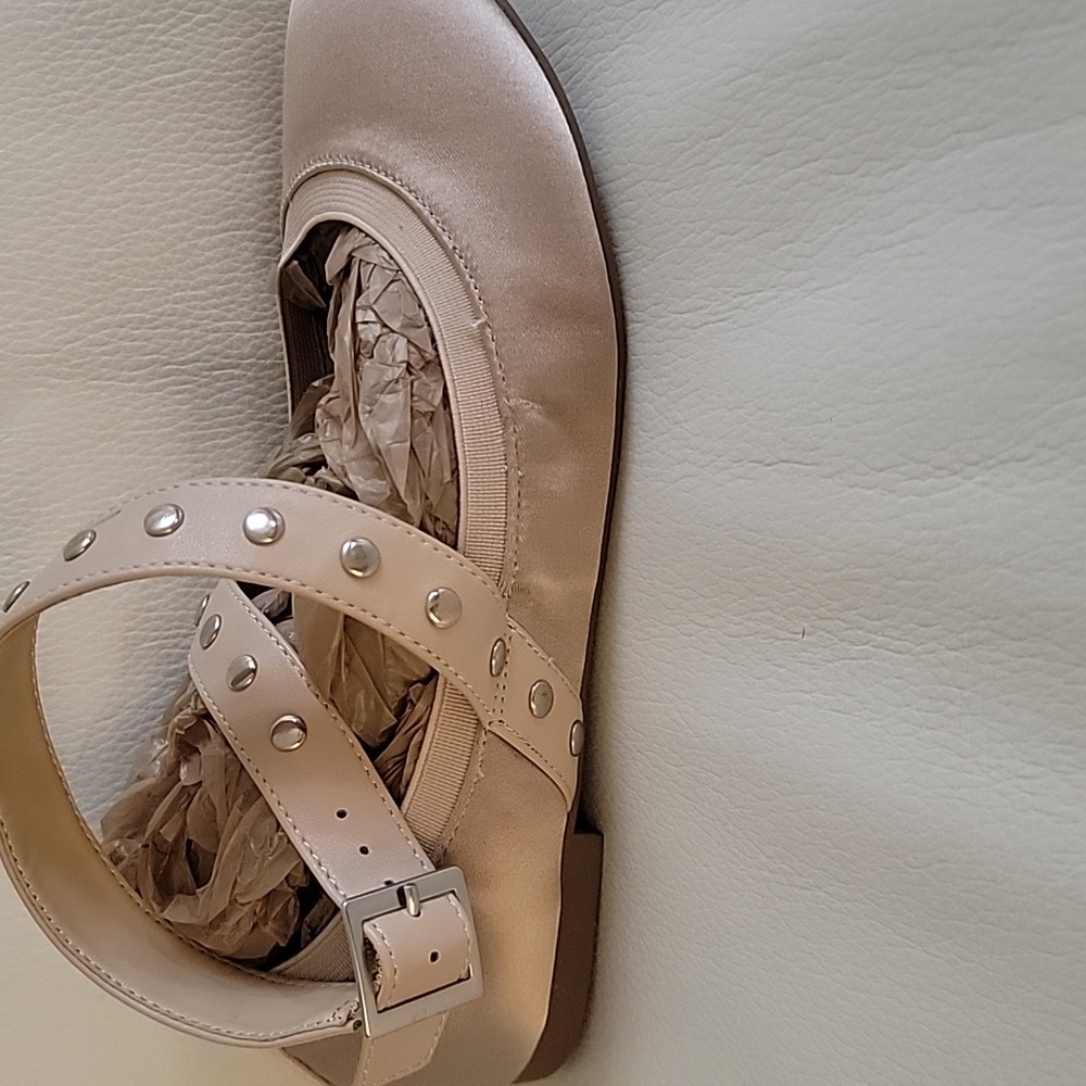 EUC Charles by Charles David 7.5 M studded Ballet Shoes